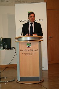 Prof. Dr. Matthias Kilian von der Universitt zu Kln stellte ebenfalls berlegungen zur Reform der Berufsgerichtsbarkeit vor.