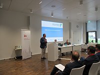Vortrag zu: "Aktuelle Entwicklungen im Bereich der Fachkrfteeinwanderung und 
die Rolle(n) der Kammern" von Dr. Wolfgang Breidenbach, Halle